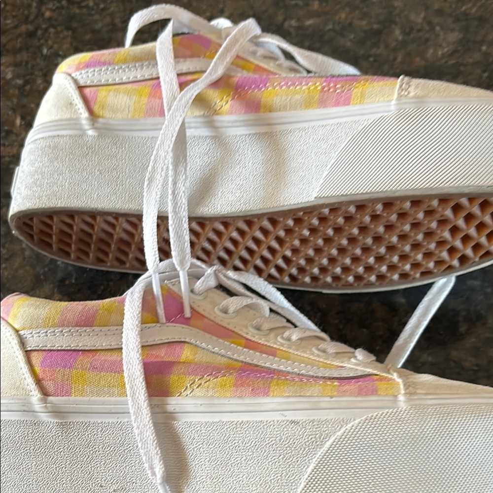New Vans Colorful Plaid Sneakers 7 - Picture 5 of 7
